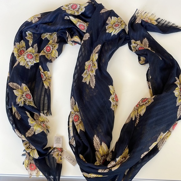 Loft navy blue scarf with floral pattern - Picture 4 of 6